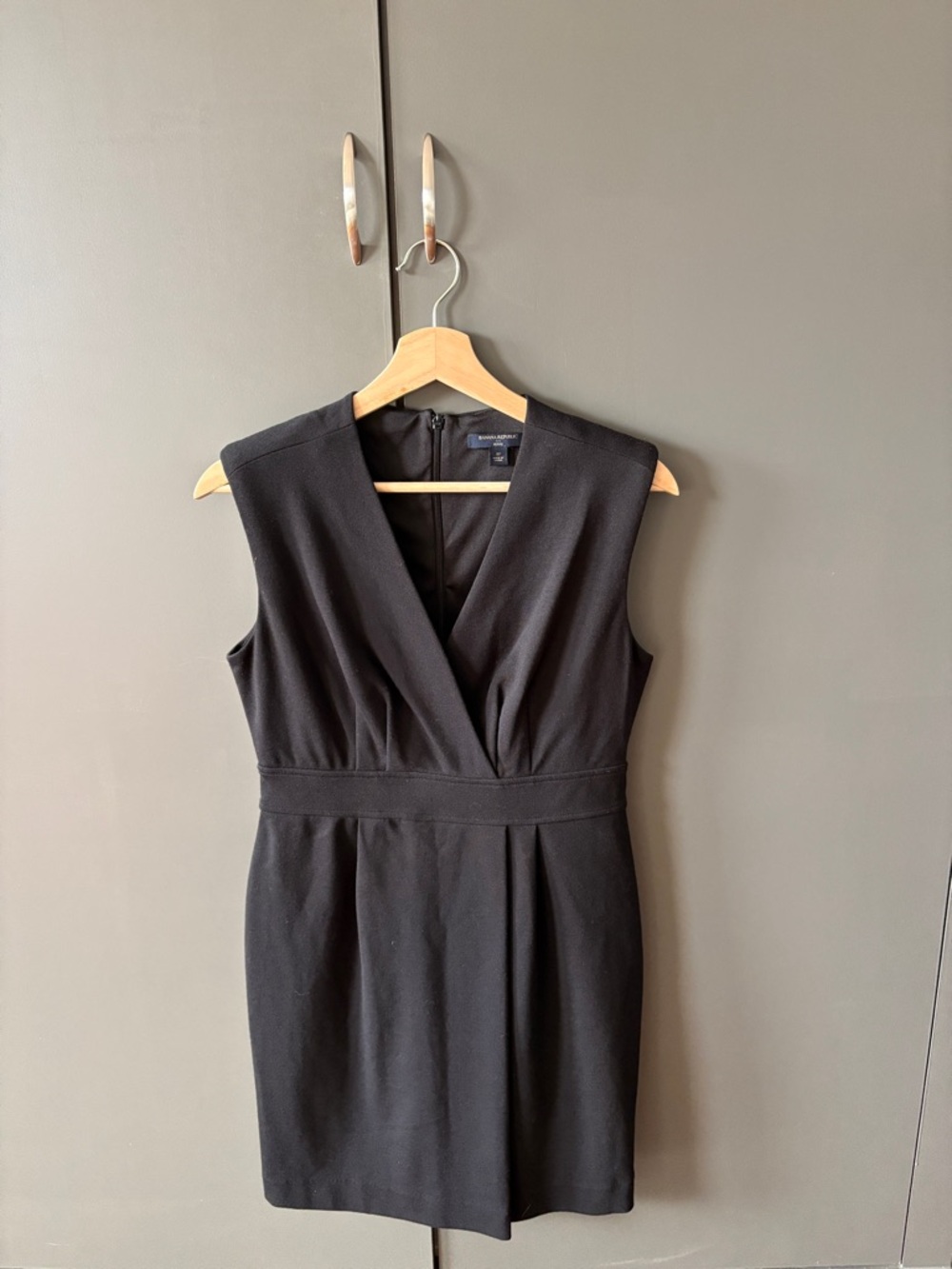 Banana Republic Black Sleeveless V-Neck Sheath Dress